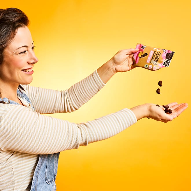 Naughty Nuts Nüsse mit Schokoladenüberzug Bio Schoko-Cashews (skinny dipped) - 10er Box