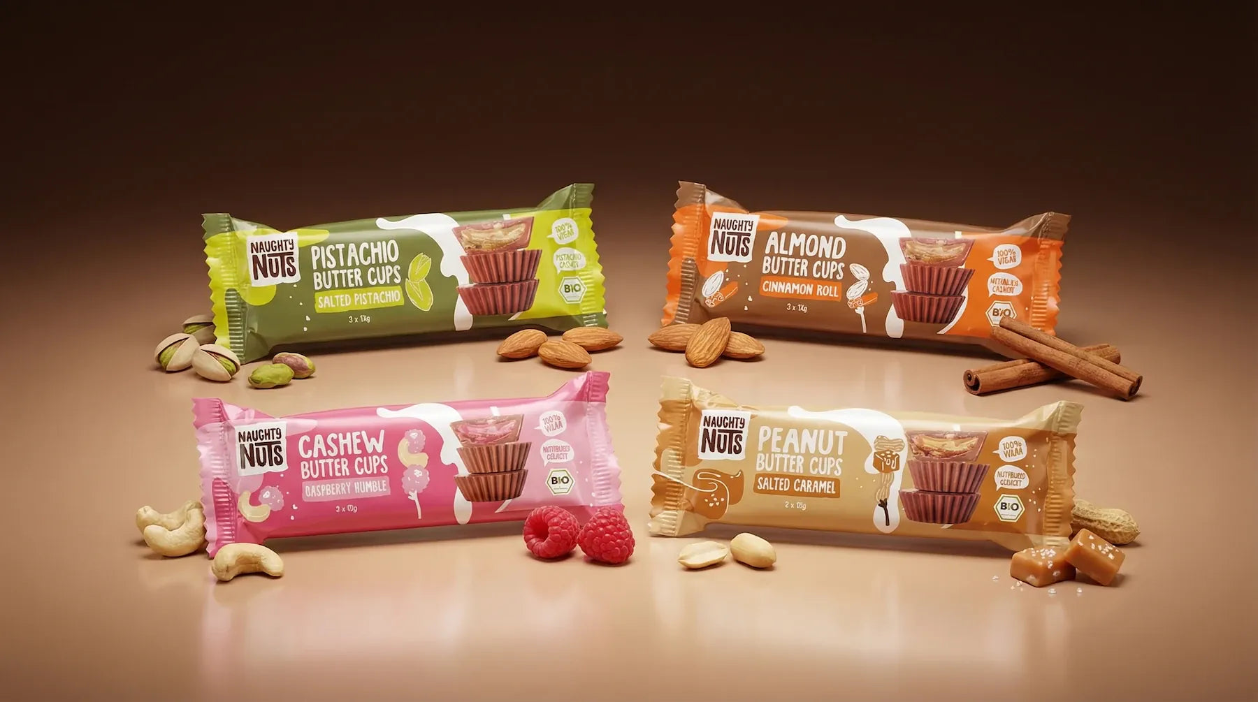 Vier Naughty Nuts Butter Cups Packungen: Pistazie, Mandel, Cashew, Erdnuss mit Zutaten
